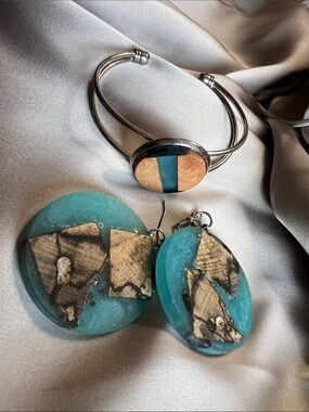Handmade Teal Resin and Wood Bracelet & Earrings Set